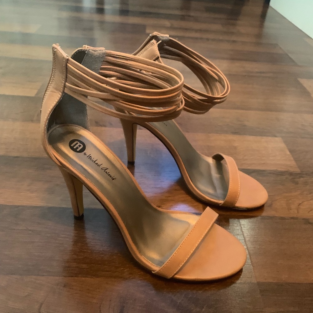 TAN HEELS